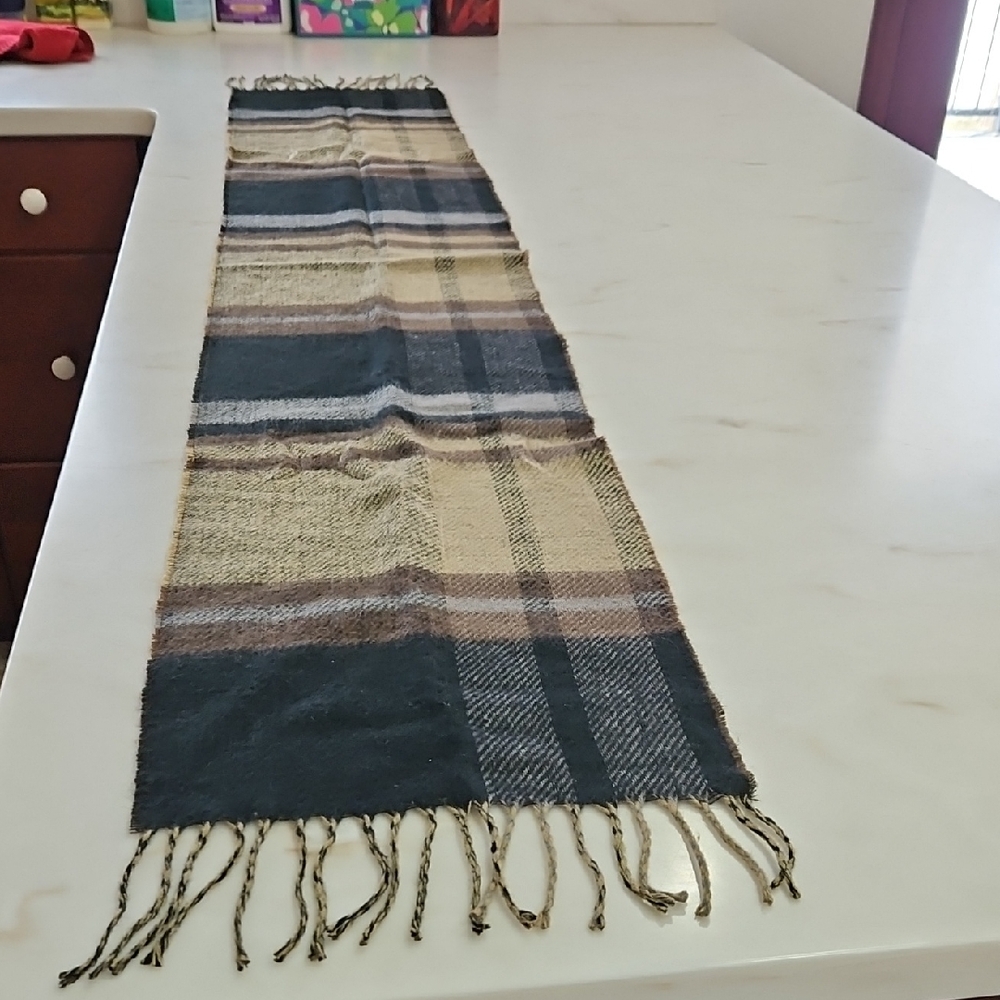 Dockers 2 -In - 1, Reversible Plaid Scarf Brushed Plaid Fringe Scarf/Like New